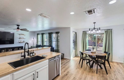 West San Antonio House | Gorgeous 5BR Gem w/Arcade Lackland BMT Seaworld!