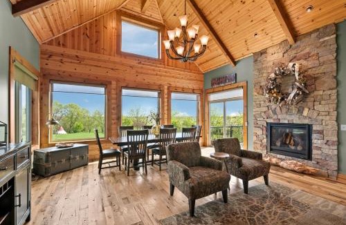 Stocking House | Gorgeous and Modern Cabin Rental with Lake Views near Omaha, Nebraska