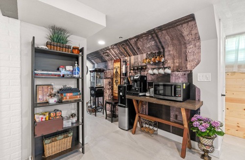 Tukwila Apartment | Gorgeous basement apt. w/chef kitchen, SPA bath, movie theater, hot tub & sauna