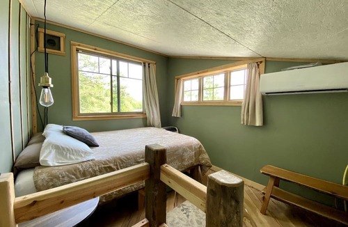 Boles Cabin | Gorgeous Chic Treehouse with Lofted Interior and Panoramic Views in Arkansas