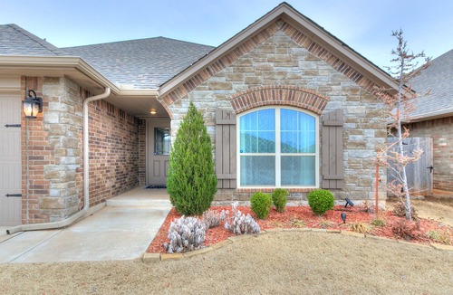 Edmond House | Gorgeous Edmond Home- Large Covered Patio!