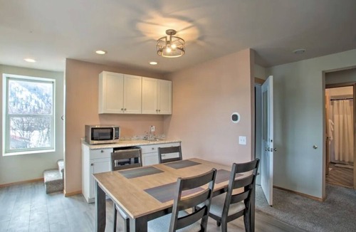 Kellogg House | Gorgeous Hill Top Haven. Cozy and Comfy. Perfect for large Families! Sleeps 14