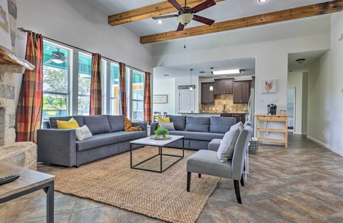 San Marcos House | Gorgeous Luxury Home With Hot Tub Just 3 Miles to Dtwn!