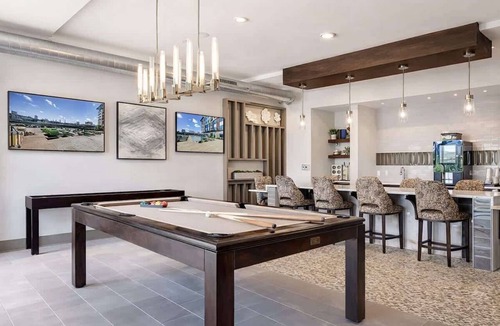 Las Colinas Apartment | Gorgeous Luxury Lake View Suite Gym & Pool