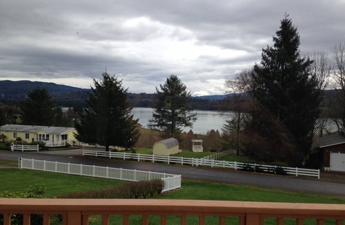 Cinebar House | Gorgeous Mayfield Lake View House - Weekday discounts!