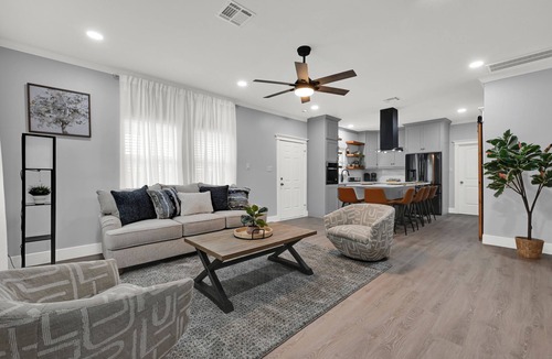 Northside House | Gorgeous Pet friendly Gated Home