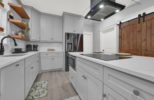 Northside House | Gorgeous Pet friendly Gated Home