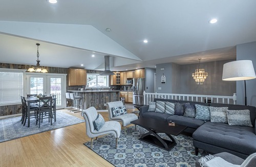 Tukwila House | Gorgeous, spacious 2 floor home 3.5 miles from Airport