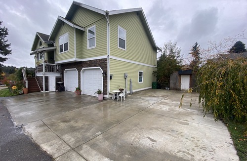 Tukwila House | Gorgeous, spacious 2 floor home 3.5 miles from Airport