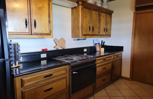 Utopia Cabin | Gorgeous Views and only 13 mi to Lost Maples SNA, 22 mi to Garner State Park!