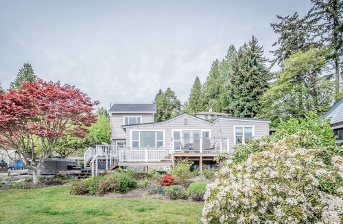 Bremerton House | Gorgeous Waterfront home sleeps 6! Outdoor fireplace, HOT TUB & a large yard!