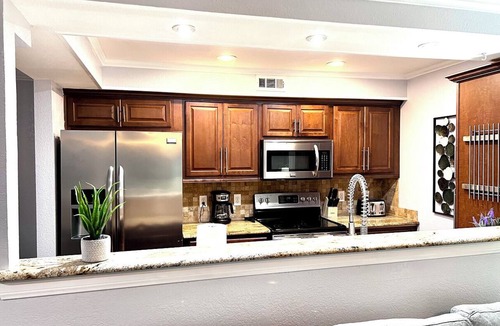 Grand Prairie Apartment | GP22B –World Cup Stay - 10min to AT&T - Sleeps 4 - Free Parking