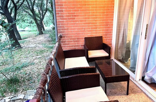 Grand Prairie Apartment | GP22B –World Cup Stay - 10min to AT&T - Sleeps 4 - Free Parking
