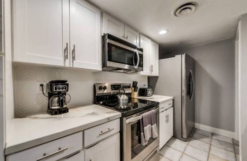 Grand Prairie Apartment | GP60A –World Cup Stay - 10 min to AT&T - Sleeps 8 - Free Parking
