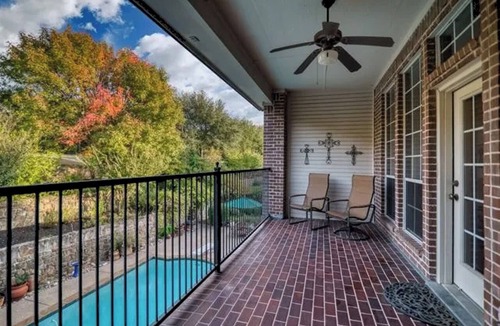 West Arlington House | Grand 5BR Mansion with Resort Pool & Hot Tub, Chef’s Kitchen & Gated Privacy
