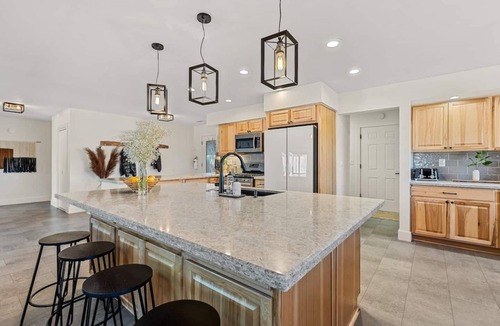 Williams House | Grand Canyon Basecamp | Hot Tub | 4 King Beds