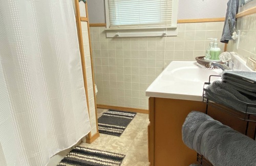 Poteau House | Grandmas FarmHouse 3bd n Poteau OK. Charming & Quiet, mins to everything