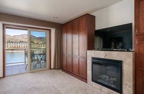 Chelan Condo | Grandview 626 Waterfront condo on Lake Chelan