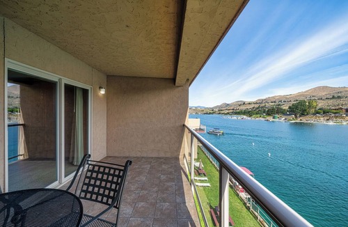 Chelan Condo | Grandview 644 Waterfront condo on Lake Chelan