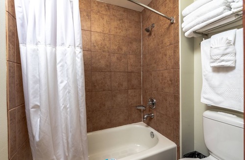 Chelan Condo | Grandview River View 645! Luxury Waterfront condo, sleeps up to 6!