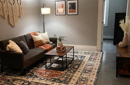 Sherman Hill Apartment | Great 2 bedroom getaway near downtown
