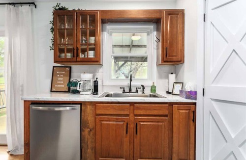 Shawnee House | Great for Families Sleeps7 15 mins to KC