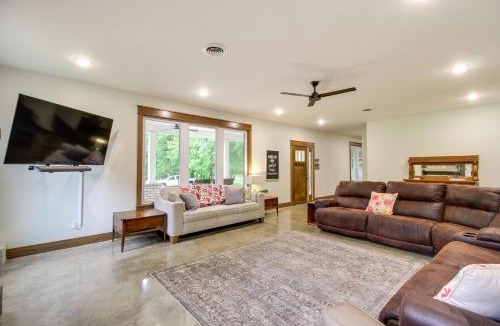 Lawrence County House | Great for Groups: Family Creekside Home in Loretto