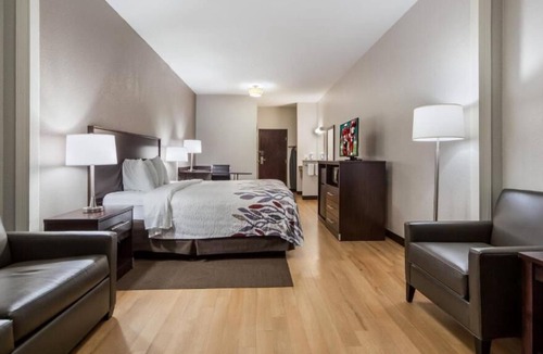 Council Bluffs Hotel | Great Hotel For The Price & Close To The Old Market! On-site Pool, Pet-Friendly!