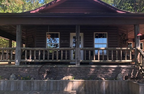 Board Camp House | Great little hideaway in the woods !