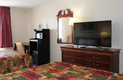 Mount Vernon House | Great Location! Minutes Away from Downtown, Free Breakfast & Parking