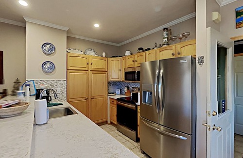 Wildernest House | Great townhome w/private hot tub with 2 living areas.