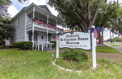 Beeville House | Great Value, Quality Stay! Pets are Welcome, With Free Parking Onsite!