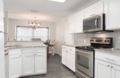 Bedford House | Green Belt cul-de-sac with hiking trail in the heart of the city. 5 Miles -DFW