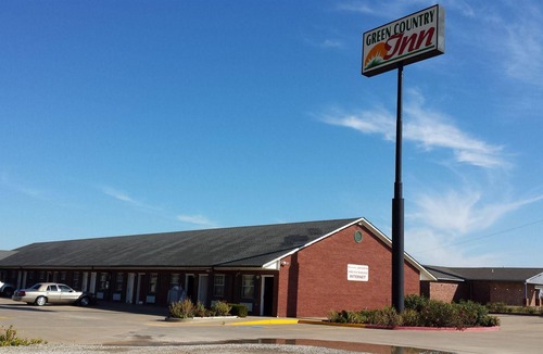 Henryetta Hotel | Green Country Inn