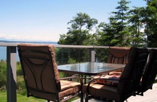 Greenbank House | Greenbank Getaway - Sunlit 2 Bedroom Retreat