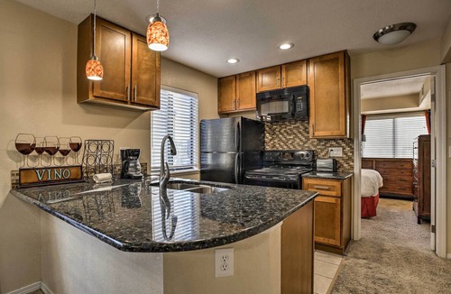 Englewood Condo | Greenwood Village Condo w/Pool Access!