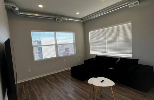 Downtown Des Moines Apartment | Greywood Retreat