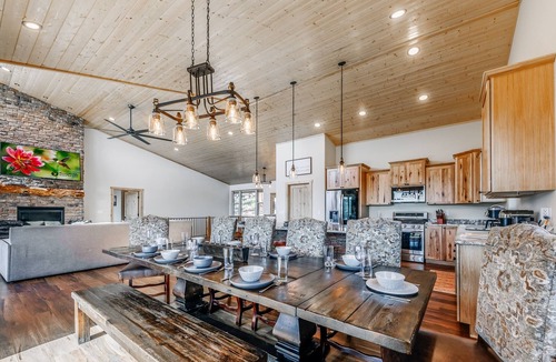 Ruidoso Cabin | Grindstone Cowboy | Luxury Lake Views, Hot Tub & Game Room Retreat