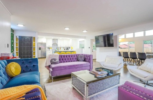 Westminster House | Groovy Getaway | 4 KING Beds | Hot Tub