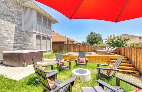 South Arlington House | Group-Friendly Grand Prairie Home w/Perks!