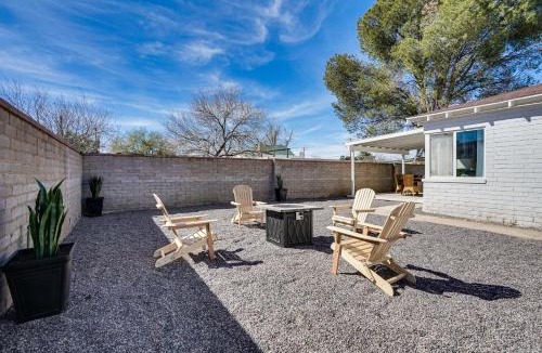 Safford House | Group-Friendly Oasis Near Roper Lake State Park!