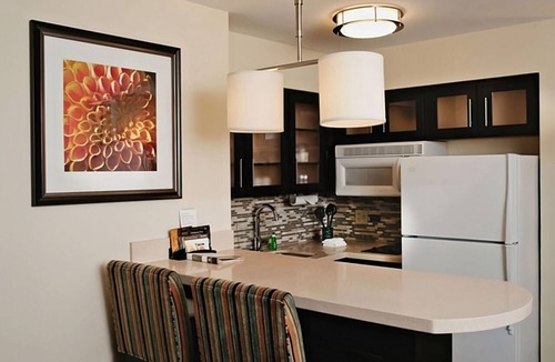 Vance Jackson Hotel | Group Getaway | 2BR Suites | Free Breakfast | Pet-friendly | Pool