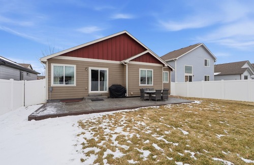 Loveland House | Group Getaway with Games & Hot Tub!