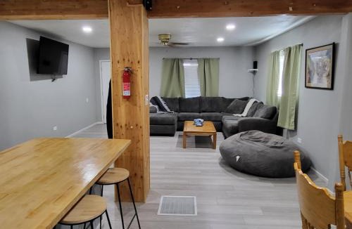 Baker City House | Grove Street Couplet Side #1