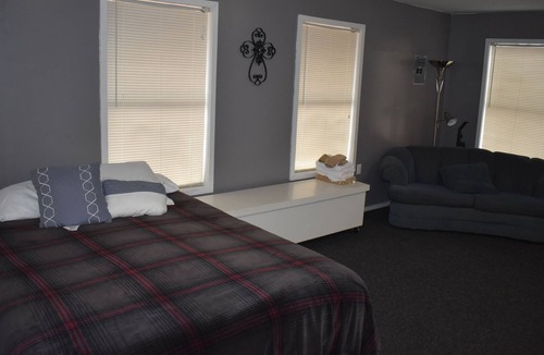 Board Camp Cottage | Guest Cottage - Closest Campground to Wolf Pen Gap's North Trailhead