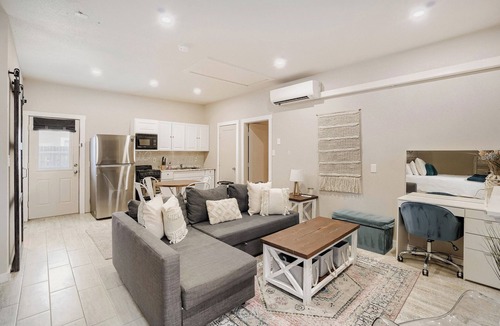 North Overton House | Guns Up Getaway N. Overton. Spacious 3-3 with optional studio. Walk to campus.