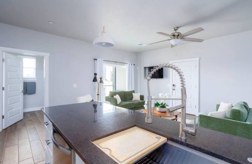 Asian District Condo | H3/H5 Spacious & Urban Modern Condo - 2 units!