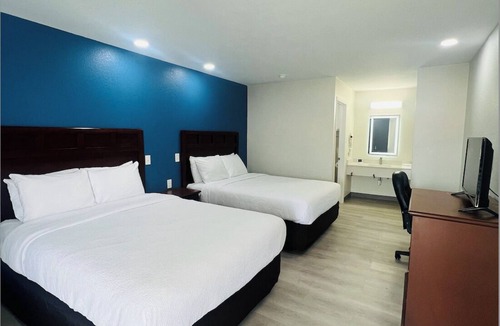 North San Antonio - SAT Hotel | Hallmark Inn & Suites Newly Renovated Rooms San Antonio Northeast