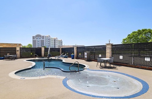 Lewisville Hotel | Hampton Inn and Suites Dallas/Lewisville-Vista Ridge Mall