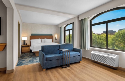Addison Hotel | Hampton Inn by Hilton Addison Dallas